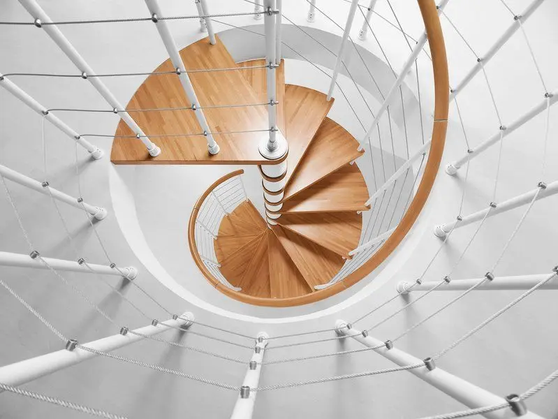 Винтовая лестница: какой диаметр выбрать?
