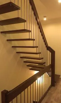 Лестницы на второй этаж Классическая на больцах